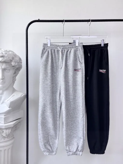 Luxuriöse Balenciaga Cropped Pants Schwarz Classic Collection