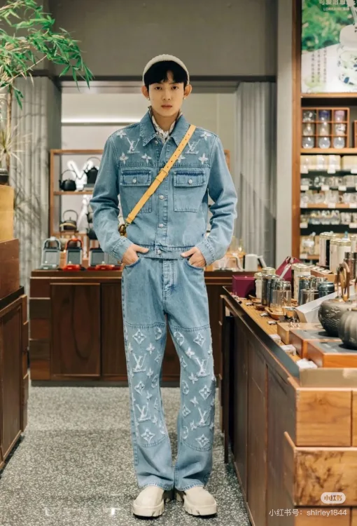 Hochwertige Louis Vuitton Hose im Blue Denim Washed Style