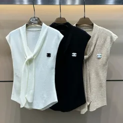 Premium Chanel Weste in weißem Strickstil