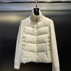 Hochwertige Moncler Jacke aus weißer Wolle, klassische Kollektion