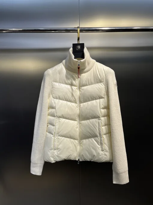 Hochwertige Moncler Jacke aus weißer Wolle, klassische Kollektion