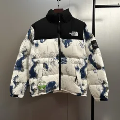 Hochwertige, atmungsaktive Daunenjacke von The North Face