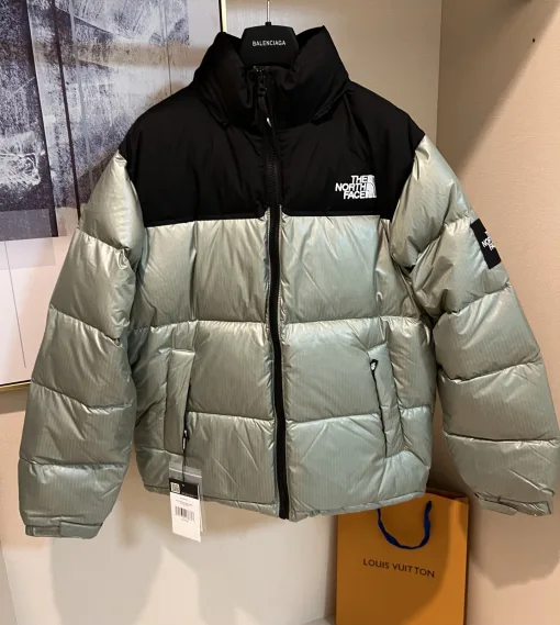 Luxuriöse Daunenjacke von The North Face aus der Classic-Kollektion