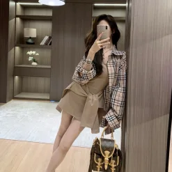 Hochwertiges Burberry-Hemd in Khaki-Kollektion