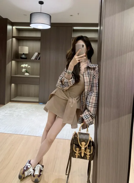 Hochwertiges Burberry-Hemd in Khaki-Kollektion