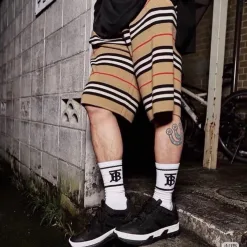 Luxus-Shorts von Burberry aus roter Wolle, klassische Kollektion
