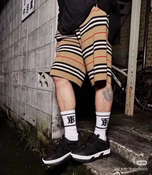 Luxus-Shorts von Burberry aus roter Wolle, klassische Kollektion