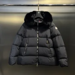 Moncler Daunenjacke in Premiumqualität, klassischer Luxus