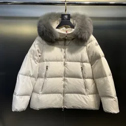 Bestseller Moncler Daunenjacke Weiß Klassischer Stil