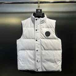 Hochwertige Daunenjacken von Canada Goose in der White Collection