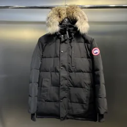 Hochwertige Canada Goose Militäruniform im klassischen Stil in Weiß