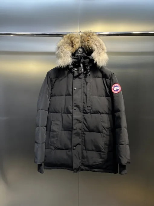 Hochwertige Canada Goose Militäruniform im klassischen Stil in Weiß