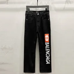 Premium Balenciaga Jeans im schwarzen Print-Stil