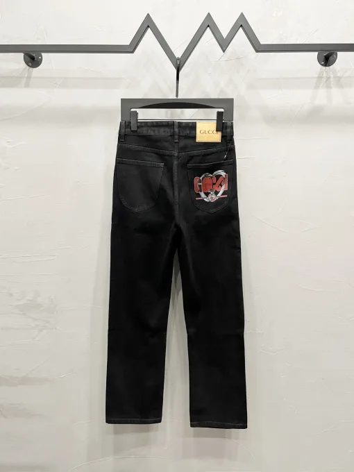 Luxus-Jeans von Gucci im schwarzen Print-Stil