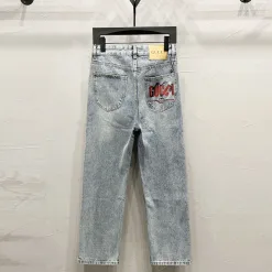 Hochwertige Gucci-Jeans im Blue-Print-Stil