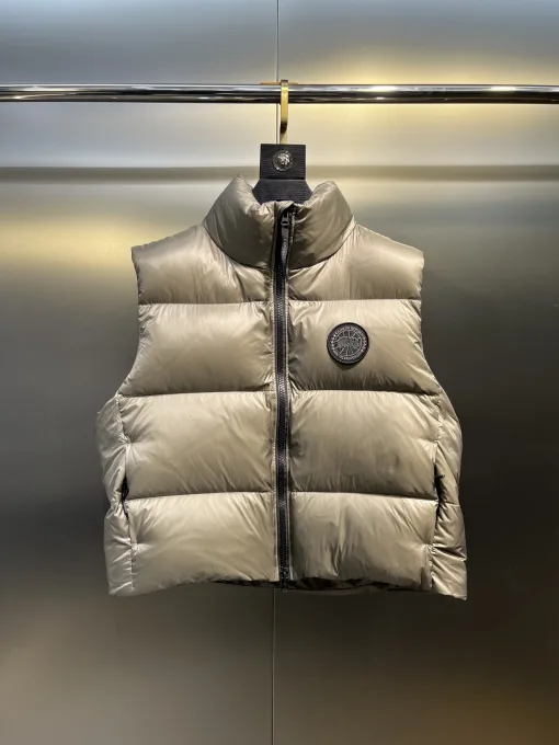 Luxus-Daunenjacken von Canada Goose im weißen Stil