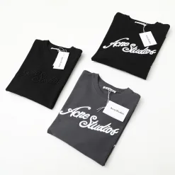 Hochwertige, langärmlige, bestickte Kollektion aus roter Baumwolle von Acne Studios