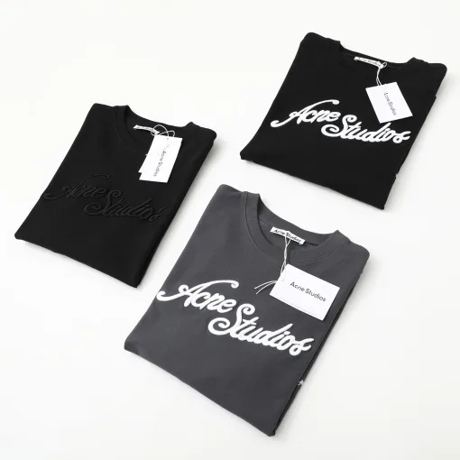 Hochwertige, langärmlige, bestickte Kollektion aus roter Baumwolle von Acne Studios
