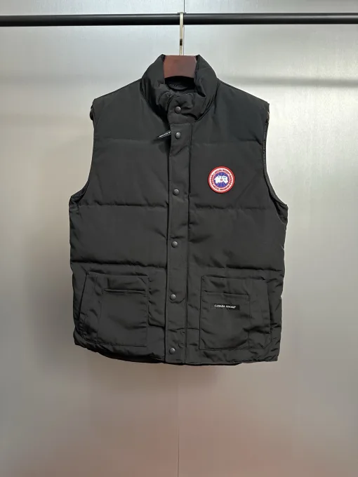 Luxuriöse T-Shirts aus grauer Baumwolle von Canada Goose