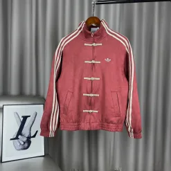 Hochwertige Adidas Mäntel aus roter Wildleder-Logo-Kollektion