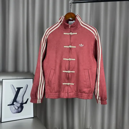 Hochwertige Adidas Mäntel aus roter Wildleder-Logo-Kollektion