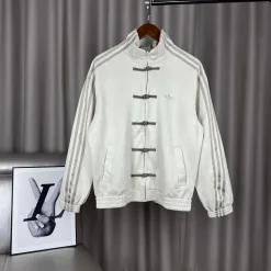 Bestseller Adidas Mäntel aus weißem Wildleder im Logo-Stil