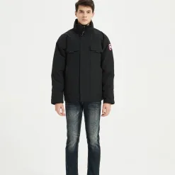 Hochwertige Daunenjacke von Canada Goose im schwarzen Stil