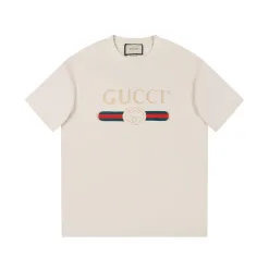 Hochwertige Gucci Kurzarm-Kollektion mit schwarzem Print
