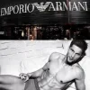 Luxuriöse Armani-Unterwäsche aus Seide im atmungsaktiven Stil