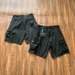 Premium Prada Shorts in schwarzem Nylon mit Logo