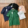 Hochwertiges Lacoste Kurzarmhemd aus weißem Leder im klassischen Stil