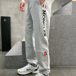 Moncler Hose in Premium-Qualität, grau, Baumwolle, bestickt, Luxus