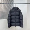 Moncler Mäntel in Premiumqualität, weißer Polyester, lässiger Stil