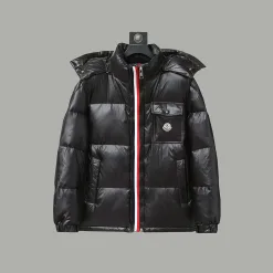 Moncler Jacken in Premium-Qualität, weißer Polyester, klassischer Stil