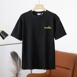 Hochwertige Burberry Kurzarm-Kollektion mit schwarzem Baumwolldruck