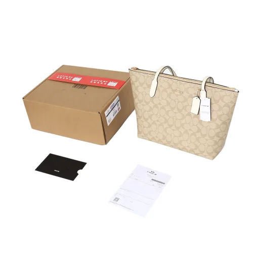 Hochwertige Coach-Jeans im Monogramm-Stil aus weißem Canvas