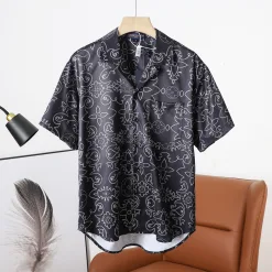 Hochwertiger Louis Vuitton Kurzarm Weißer Seide Klassischer Stil