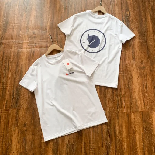 Luxuriöse Arctic Fox Kurzarm-Kollektion mit weißem Baumwolldruck