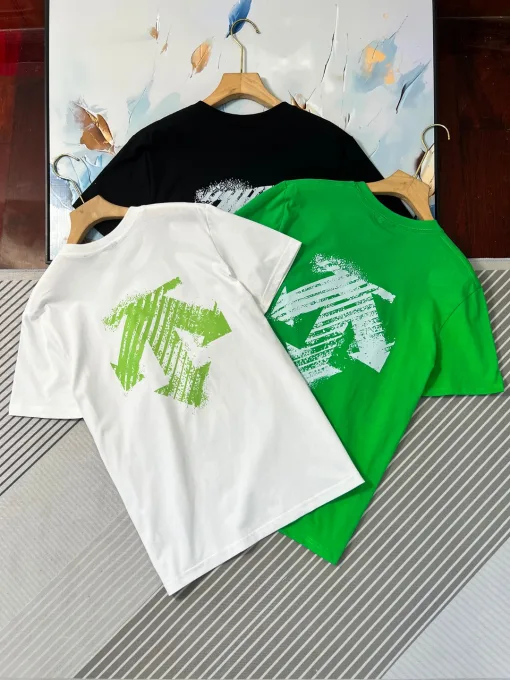 Luxuriöses Descente-Kurzarmshirt im schwarzen Logo-Stil
