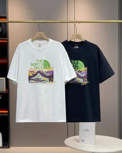 Premium The North Face Kurzarm-Kollektion mit weißem Strickdruck