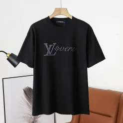 Hochwertige Louis Vuitton Kurzarm-Kollektion mit schwarzen Baumwollstreifen