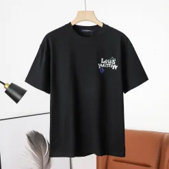 Hochwertige Louis Vuitton Kurzarm-Kollektion mit schwarzem Baumwolldruck