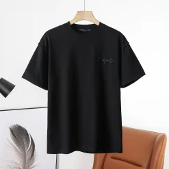 Hochwertige Louis Vuitton Kurzarm-Kollektion mit schwarzem Baumwolldruck