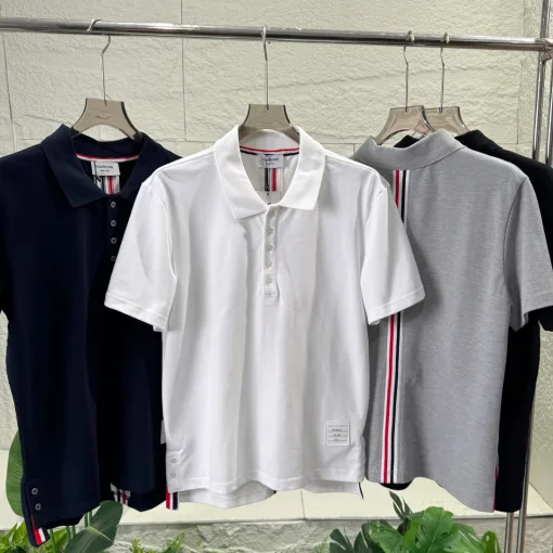 Hochwertiges Thom Browne Kurzarm-T-Shirt aus schwarzer Baumwolle mit Streifen-Kollektion