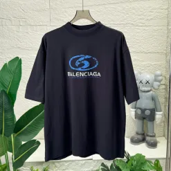 Hochwertiges Balenciaga Kurzarmhemd im schwarzen Logo-Stil