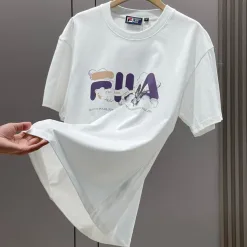 Hochwertige Fila Kurzarm-Kollektion aus schwarzer Baumwolle mit Print