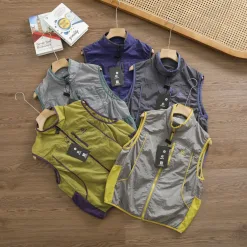 Bestseller Patagonia Weste im Gold-Logo-Stil