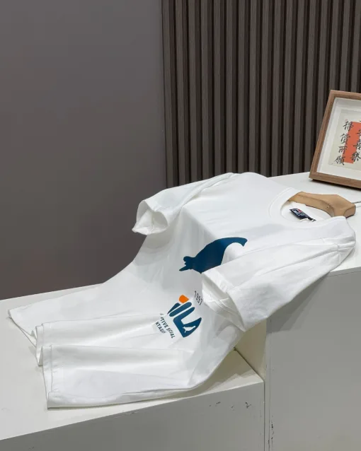 Hochwertiger Fila Kurzarm-Baumwoll-Print in Schwarz