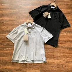 Burberry-Kollektion mit kurzen Ärmeln und Stickereien in Grau aus hochwertiger Baumwolle