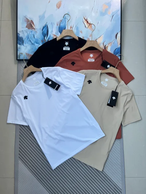 Bestseller Descente Kurzarm-Kollektion aus schwarzer Seide mit atmungsaktivem Design